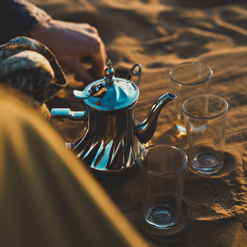 Gastfreundschaft in Form von Tee in der Sahara in Marokko