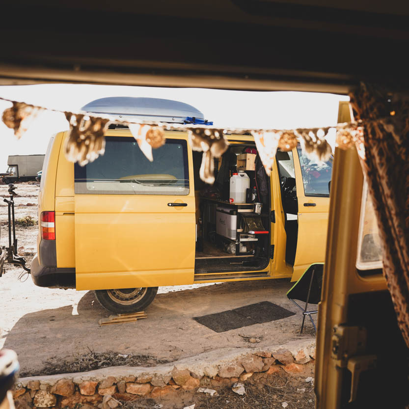 Reiseinformationen Campingplätze in Marokko. Volkswagen parkt auf einem Campingplatz