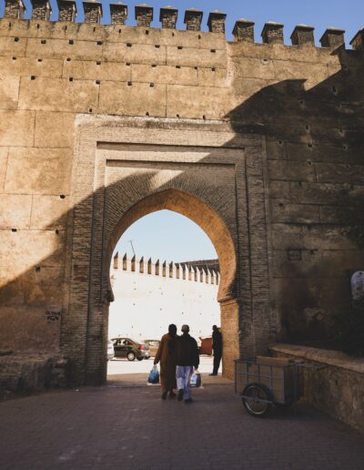 Begleitete Wohnmobilreisen nach Marokko auf Entdeckungstour in Fes bei Stadtmauer